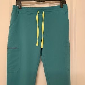 Small Marine Figs Yola scrub bottoms.